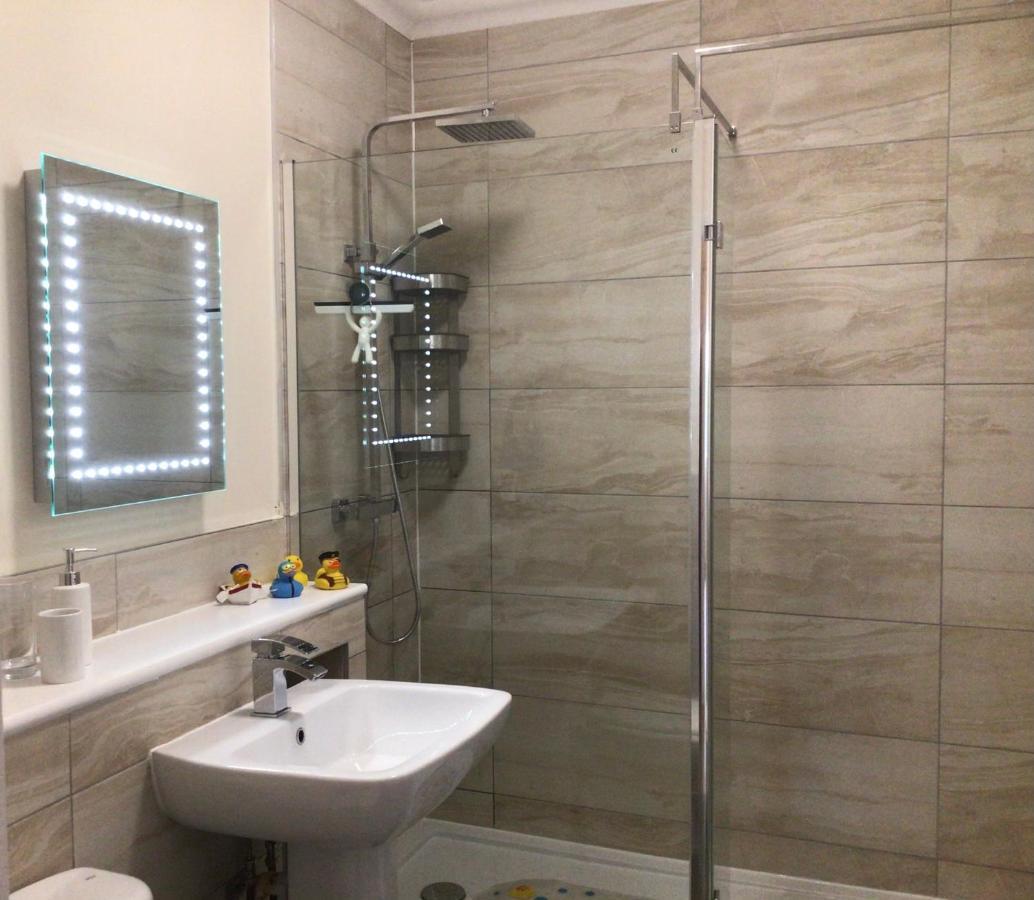 Rockmount Court Apartment บอร์นมัธ ภายนอก รูปภาพ